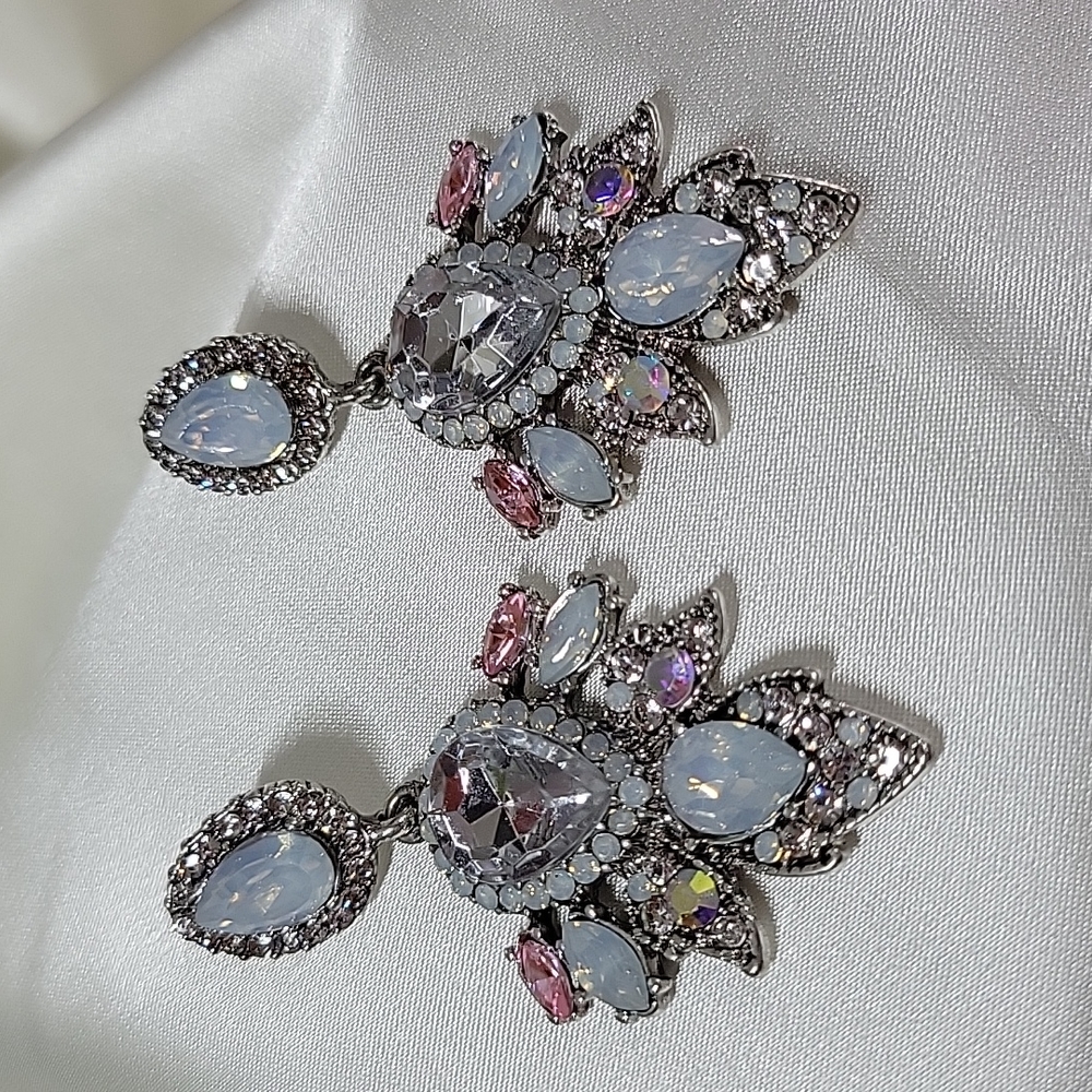 Stunning High Glam Teardrop Rhinestone Dangle Earrings - Picture 3 of 7